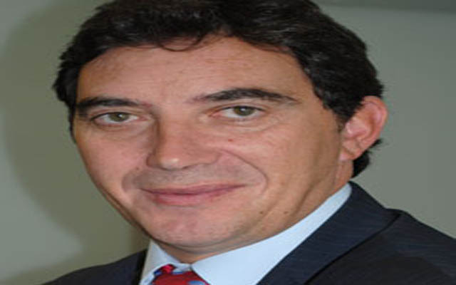 What are the technology trends for managing travel expenses and how do they impact savings?