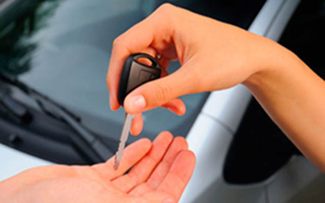 One third of rent-a-car users suffer mandatory fuel charges