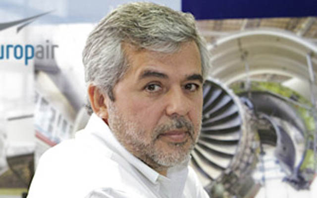 What are the advantages of using private executive aviation services?