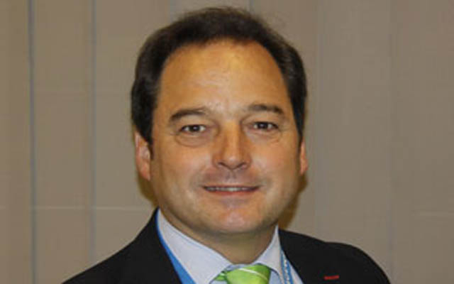 What are the security risks of connecting to a public wi-fi network?