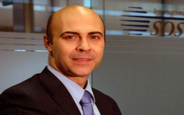 How do traveler tracking and geolocation tools work?