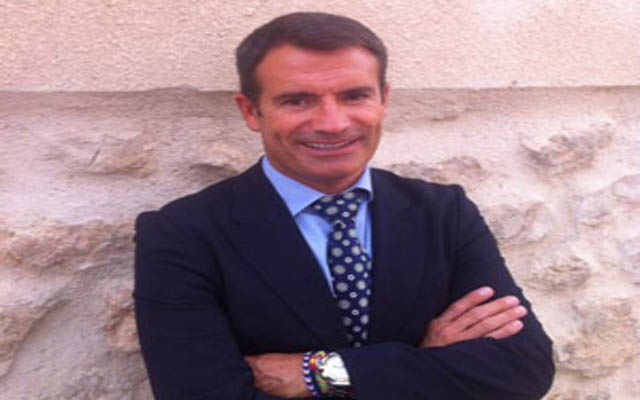 What are the difficulties in adapting global contracts to local travel policy?