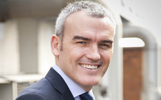 What does shopping mean for the business traveler and how does he/she make it compatible with his/her travels?