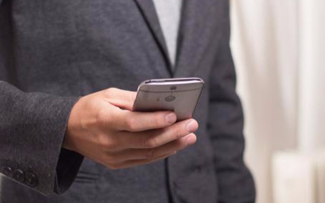 Business travelers concerned about over-connectivity