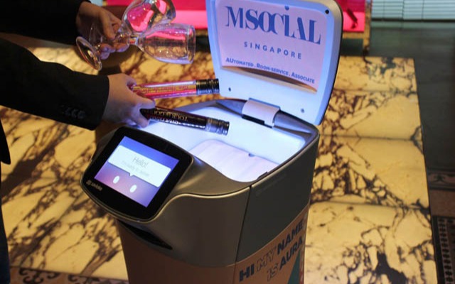 Robots and artificial intelligence seduce frequent travelers