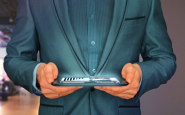 Spanish business travelers, enthusiastic about technology and innovation