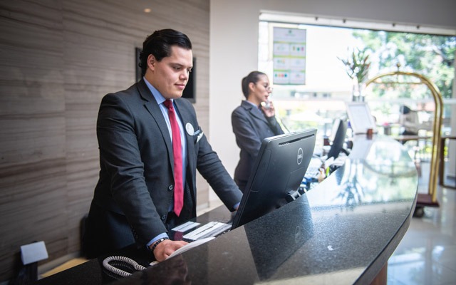 Technology immersion and staff shortages, challenges facing independent hotels in 2022