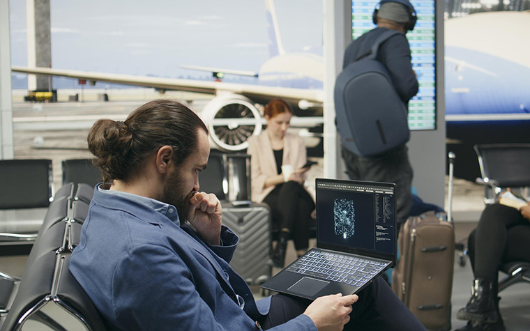 La inteligencia artificial avanza en los viajes corporativos, pero está lejos de una implantación plena