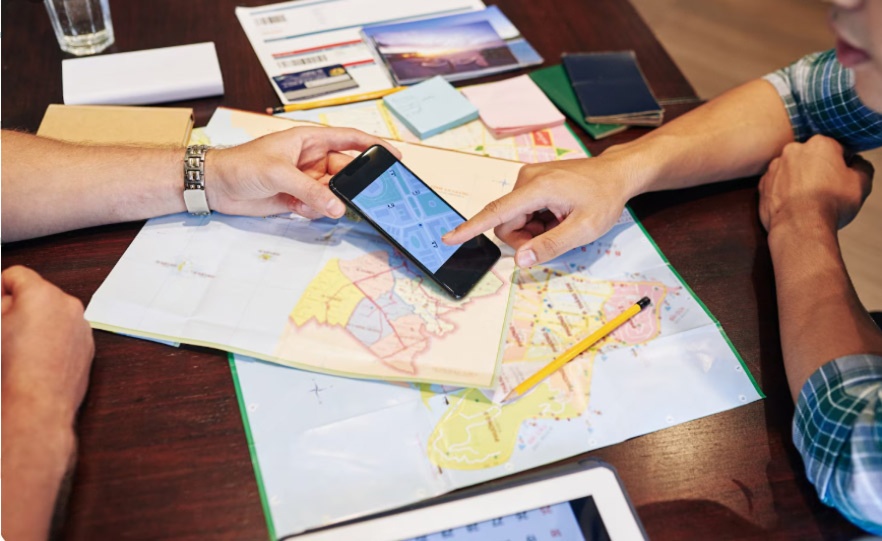 60 % dos viajantes continuam a dar prioridade ao planeamento humano em detrimento da IA